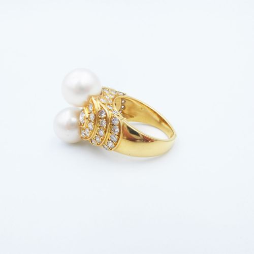 Null Bague or 750 ornée de deux perles de culture blanches rehaussées de diamant&hellip;