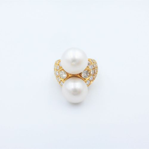 Null Bague or 750 ornée de deux perles de culture blanches rehaussées de diamant&hellip;