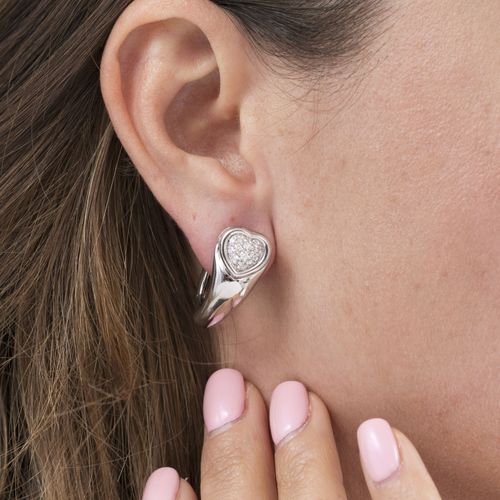 Null Piaget, paire de boucles d'oreilles c'urs or gris 750 serties de diamants t&hellip;