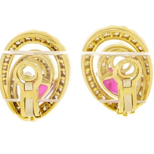 Null Paire de boucles d'oreilles tourbillons serties de 2 rubis (env. 1.7 ct cha&hellip;