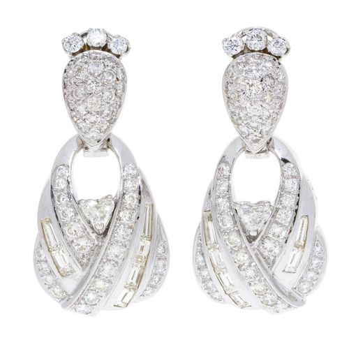 Null Paire de pendants d'oreilles or gris 750 sertis de diamants taille brillant&hellip;