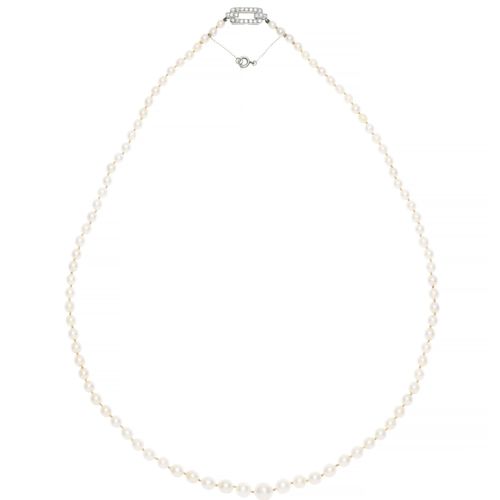 Null Collier 1 rang de perles de culture blanches, fermoir or gris 750 serti de &hellip;