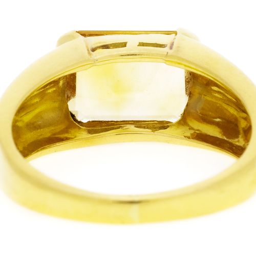 Null Bague or 750 sertie d'une citrine taille émeraude, doigt 509.5-11.5