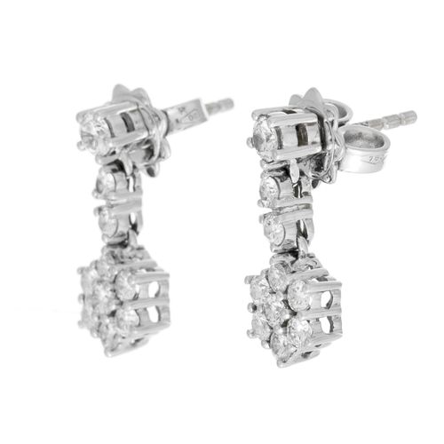 Null Paire de pendants d'oreilles or gris 750 sertis de diamants taille brillant&hellip;