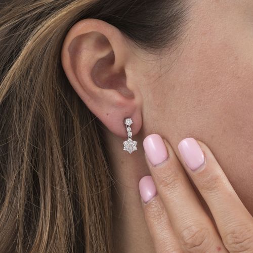Null Paire de pendants d'oreilles or gris 750 sertis de diamants taille brillant&hellip;