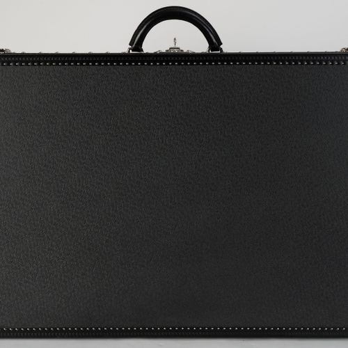 Null Louis Vuitton, valise rigide Alzer 80 recouverte de cuir taïga noir, intéri&hellip;