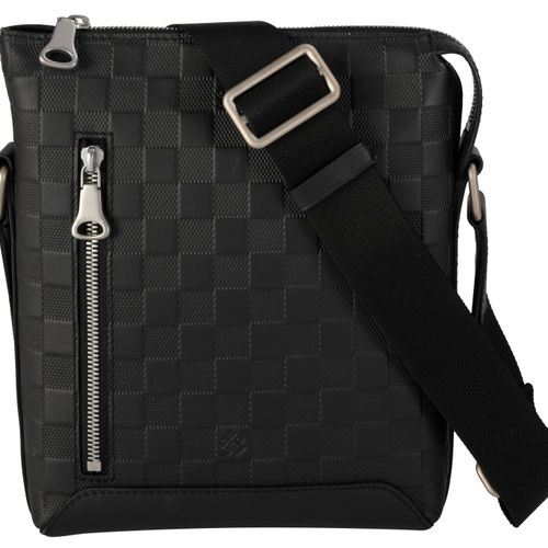 Null Louis Vuitton, sac Messenger discovery BB en cuir damier infini, housse, 24&hellip;