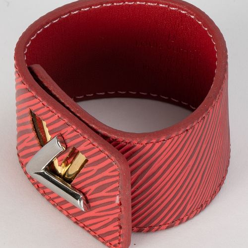 Null Louis Vuitton, bracelet Essential V en cuir épi rouge, PM diam. 6 cm