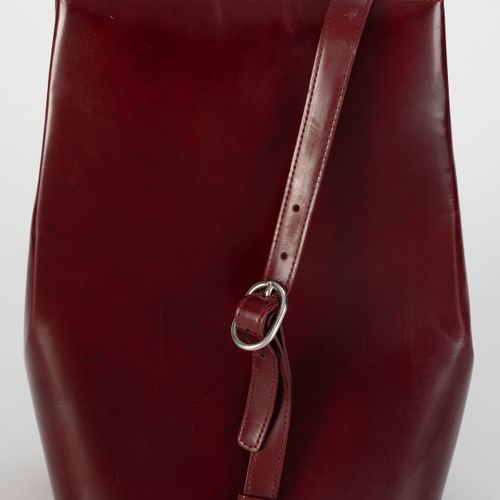 Null Cartier, sac à dos Must de Cartier en cuir lisse bordeaux, une bandoulière,&hellip;