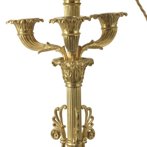 Null Paire de candélabres d'époque Restauration, en bronze doré, fût formant col&hellip;