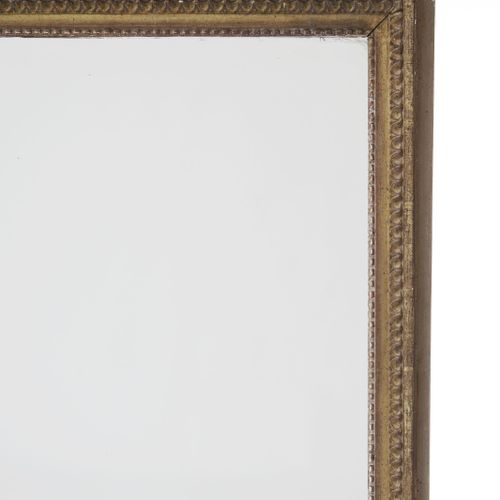 Null Miroir néoclassique, début XXe s., cadre à décor de frises de perles et feu&hellip;
