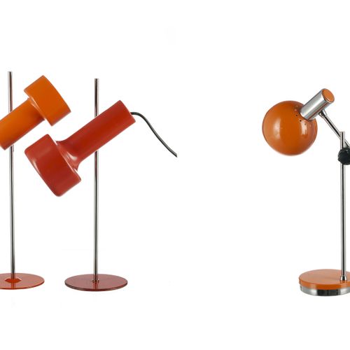 Null 2盏Stralux的台灯，大约1970年，橙色的铝，金属镀铬的灯杆，第三盏灯是连接的，高度。38至42厘米