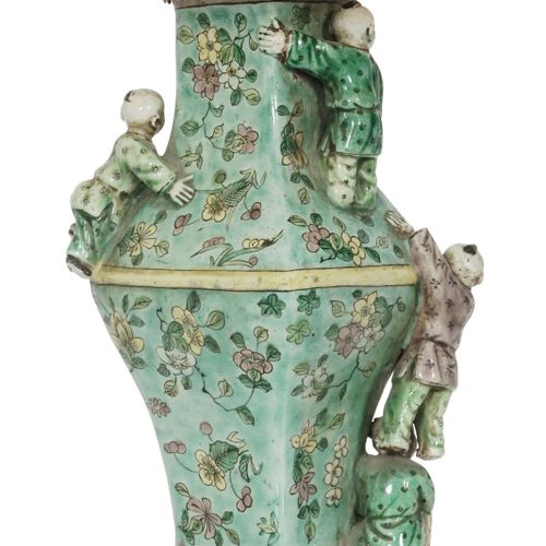 Null Paire de lampes, en porcelaine de Chine de style Kangxi, probablement XIXe &hellip;