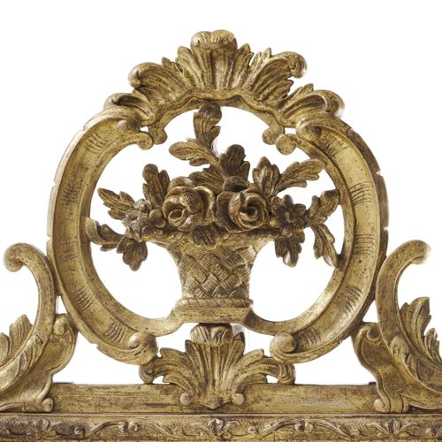 Null Miroir à parcloses de style Transition, XXe s., en bois doré et sculpté de &hellip;