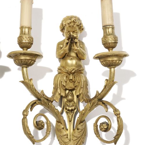 Null Paire d'appliques d'inspiration Louis XVI, XIXe s., en bronze doré et cisel&hellip;