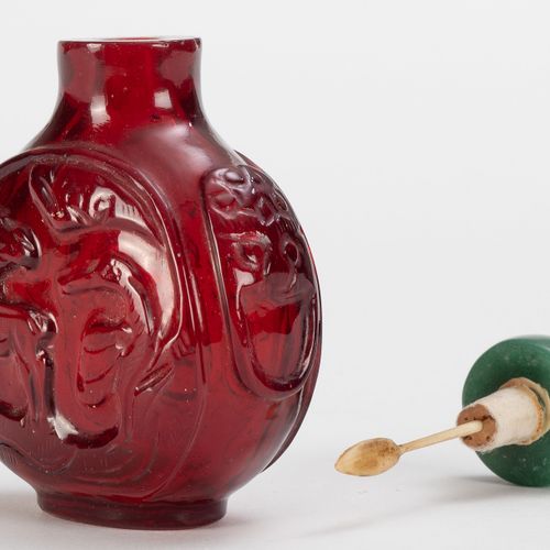 Null A red glass snuff bottle, China, 20th century, decorated with cranes and de&hellip;