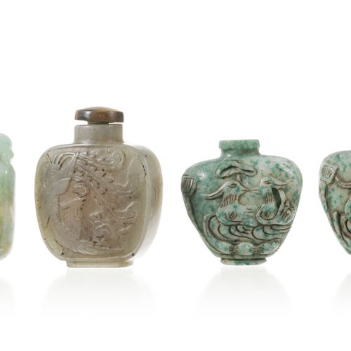 Null Collection de 4 flacons à priser en pierre dure, Chine, décor de créatures:&hellip;