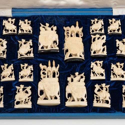 Null A carved ivory chess set, India, 20th century, 11.5 cm high (the largest pi&hellip;