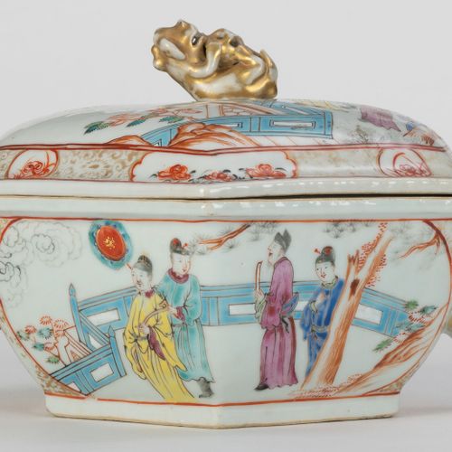 Null A hexagonal porcelain bowl and cover, China, 18th century, Qianlong period,&hellip;