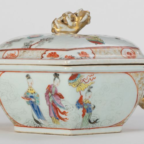 Null A hexagonal porcelain bowl and cover, China, 18th century, Qianlong period,&hellip;