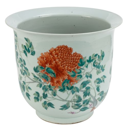 Null Jardinière en porcelaine, Chine, XXe s., décor de fleurs, diam. 37,5 cm (ex&hellip;