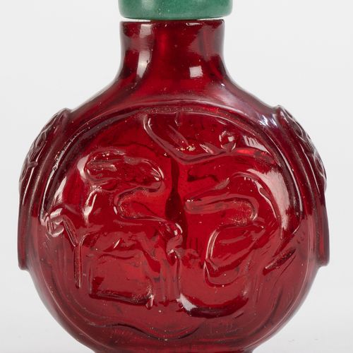 Null A red glass snuff bottle, China, 20th century, decorated with cranes and de&hellip;