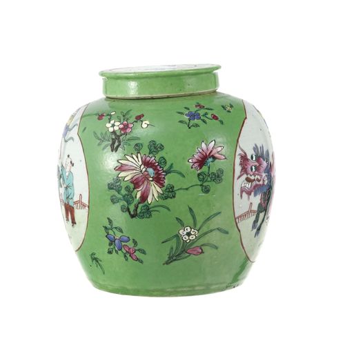 Null Pot couvert en porcelaine à fond vert, Chine, XIXe s., décor de personnages&hellip;