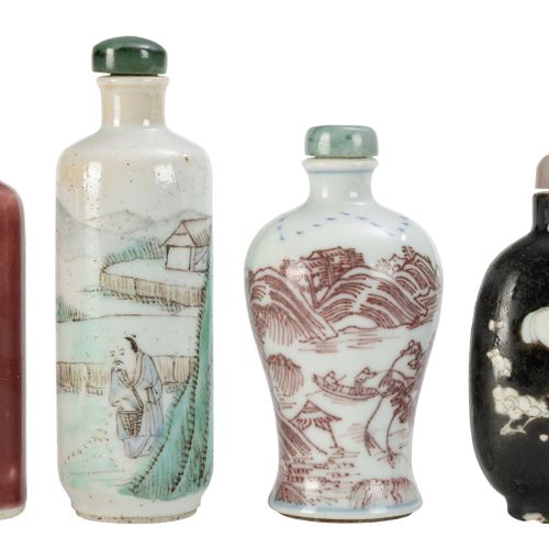 Null Collection de 4 flacons à priser en porcelaine, Chine, XIX-XXe s., décors d&hellip;