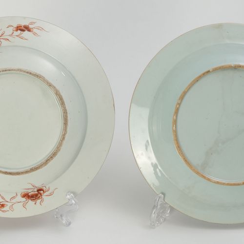 Null 2 assiettes en porcelaine, Chine, dynastie Qing, une au décor bleu, rouge e&hellip;