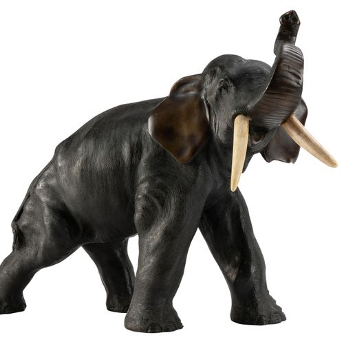 Null Eléphant en bronze avec défenses en ivoire, Japon, probablement période Mei&hellip;