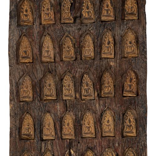 Null Wooden stele with multiple terracotta Buddhas, Thailand, 19th century, comp&hellip;
