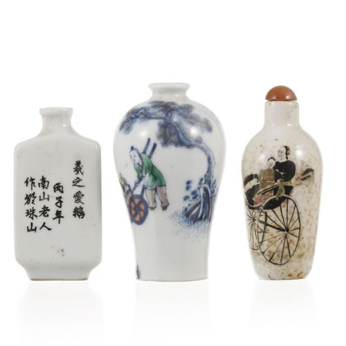 Null Collection de 3 flacons à priser en porcelaine, Chine, XIX-XXe s., décor de&hellip;