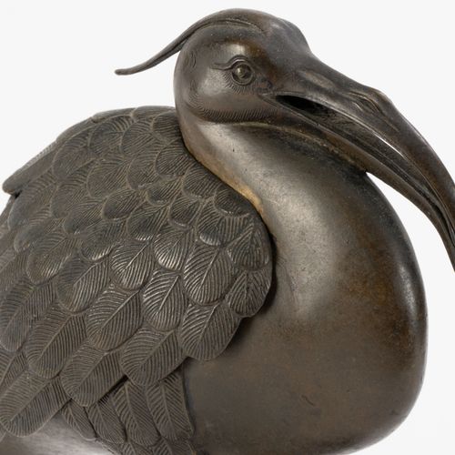 Null A bronze bird-shaped incense burner, Japan, Meiji period, h. 24 cm (damages&hellip;