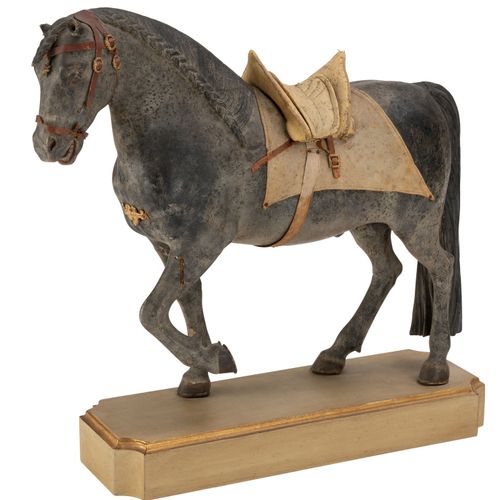 Null Cheval en terre cuite, Asie Centrale, solidaire à un socle, h. 36 cm et l. &hellip;