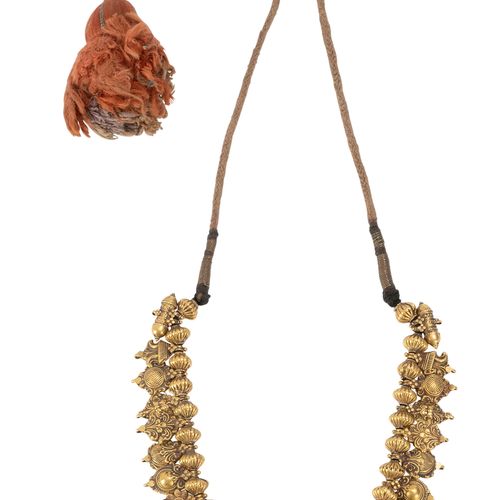 Null A gold necklace, probably India, 20th century, 55 cm approx. (total length)&hellip;