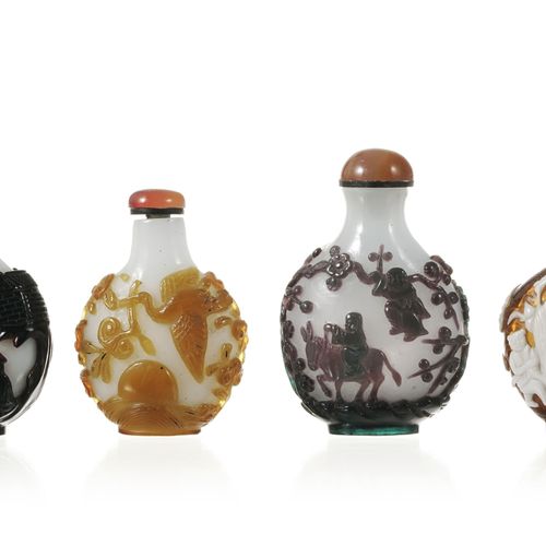 Null Collection de 4 flacons à priser en verre multicouches, Chine, XXe s, au dé&hellip;