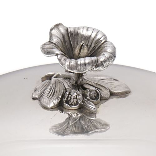 Null Cloche de service en métal argenté Christofle, la prise en forme de fleur, &hellip;