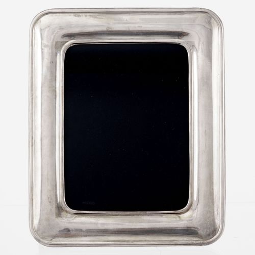 Null Cadre rectangulaire en argent 950, XXe, revers en bois, 33x26,5 cm