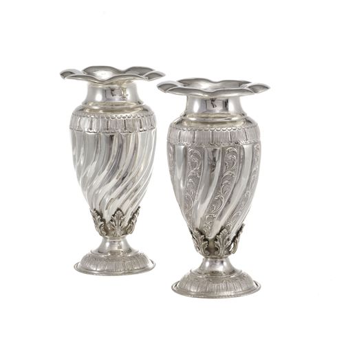 Null Paire de vases balustres en argent Sterling, XXe. A décor de côtes torses e&hellip;