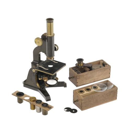 Null Microscope en laiton, Thury et Amey à Genève, c. 1900, dans son coffret ave&hellip;