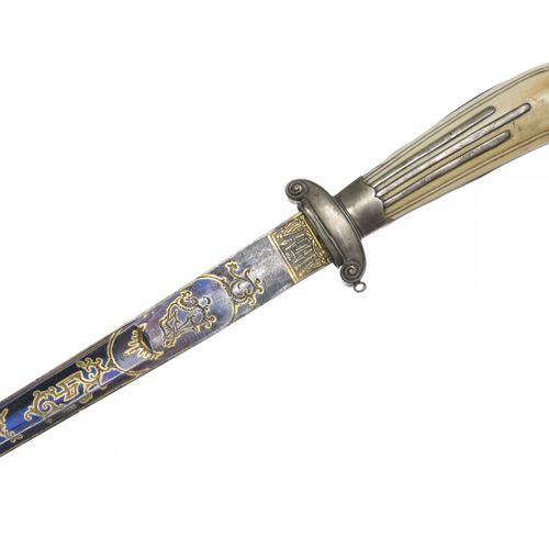 Null Dague de chasse du XVIIIe s., poignée en ivoire avec inclusions en argent. &hellip;
