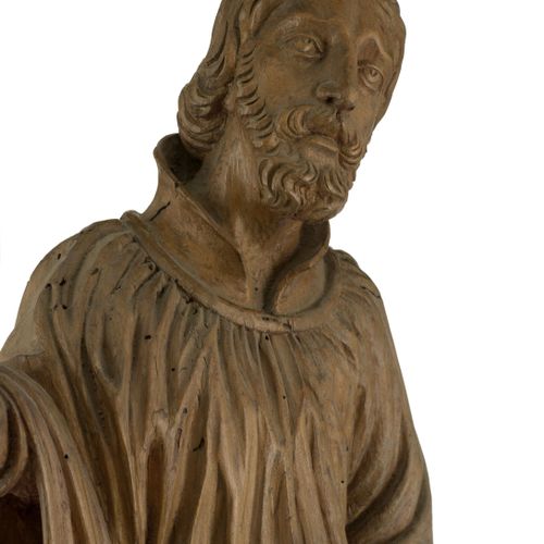 Null Choriste sculpté en bois, traces de polychrome rouge, h. 75 cm