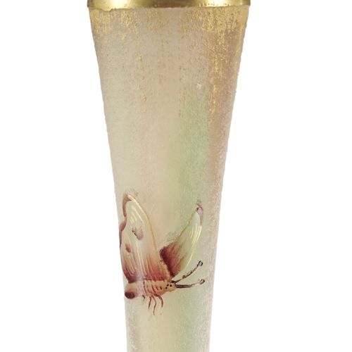 Null Vase soliflore en verre gravé d'émaux signé Daum Nancy. A décor de baies et&hellip;