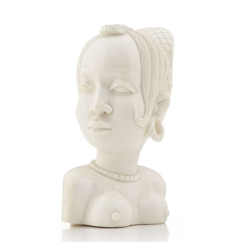 Null Buste de femme, sculpture en ivoire, fin XXe s., Afrique, h. 16 cm