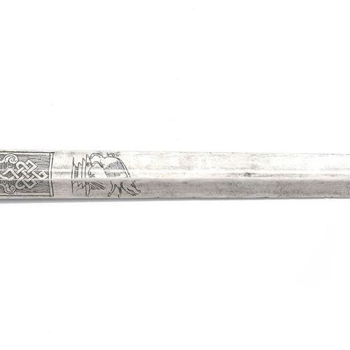 Null Dague de chasse du XVIIIe s, poignée en corne striée noire, pommeau et quil&hellip;