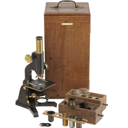 Null Microscope en laiton, Thury et Amey à Genève, c. 1900, dans son coffret ave&hellip;