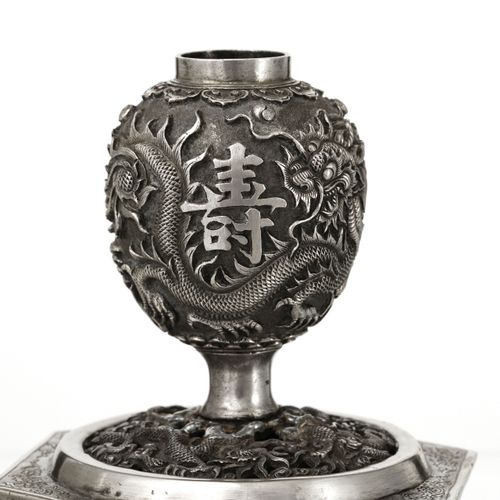 Null Lampe à opium en argent et verre, Chine, fin de la dynastie Qing, décor de &hellip;