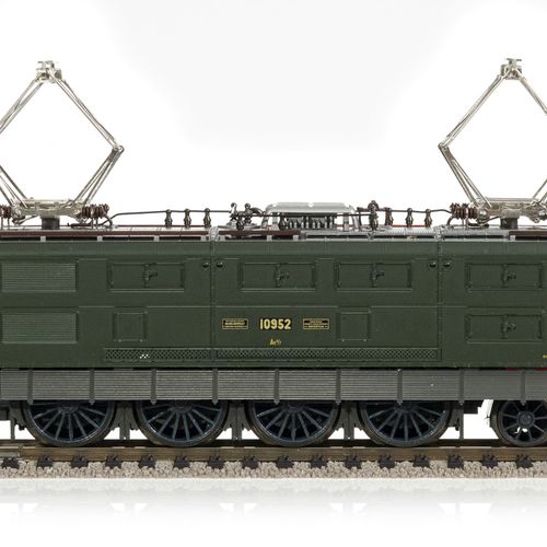 Null LILIPUT-BACHMANN, échelle HO, CFF/SBB/FFS, lot comprenant : 1 locomotive Ae&hellip;
