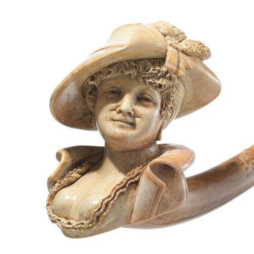 Null 2 pipes en écumes de mer sculptée figurant des bustes d'élégantes, XIXe s.,&hellip;