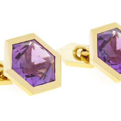 Null Pair of 750 gold cufflinks set with fancy cut amethysts, signed Rossi, h. 1&hellip;